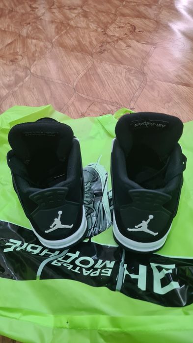 Продаю обувь Jordan 4