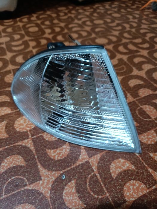 Поворотник новый на БМВ е46 дорестайлинг