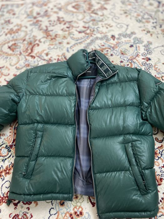 Пуховик от бренда ARMANI EXCHANGE