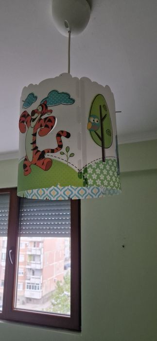 Килим и лампа на Мечо Пух