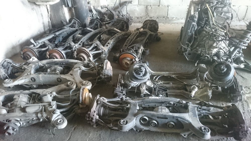 На Мерседес рычаг задний цапфа, подшипник, датчик, диск, суппорт, болт