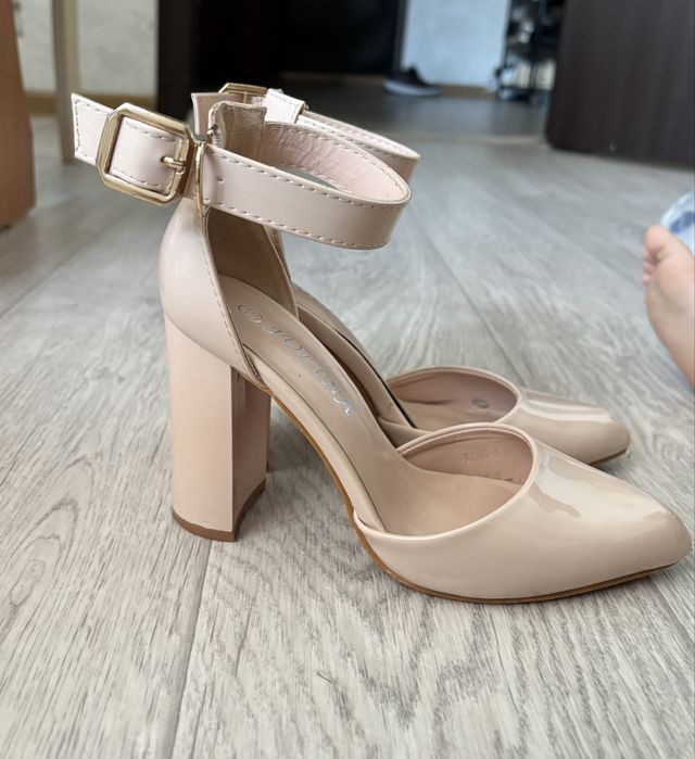 Туфли женские.