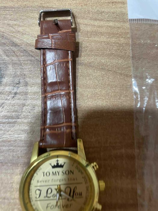 Мъжки часовник за подарък от баща към син, в кафяво и златисто