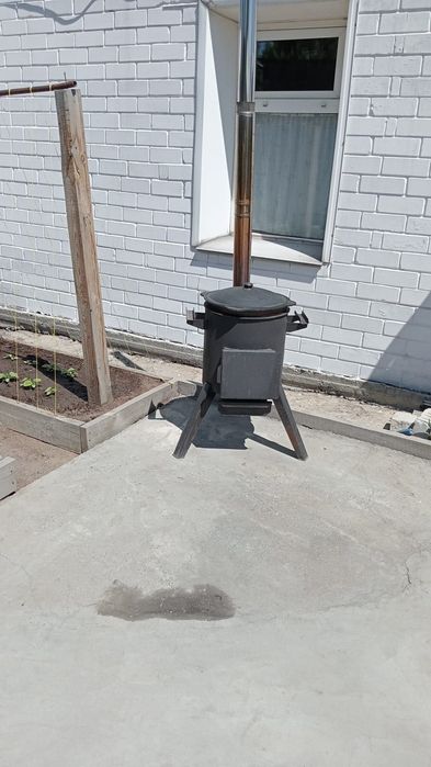 Печь с казаном с дымаходом