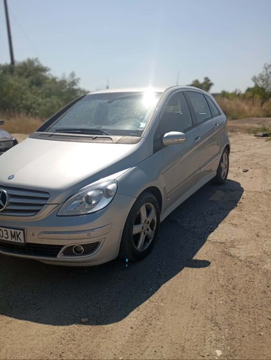 Продавам Мерцедес В200