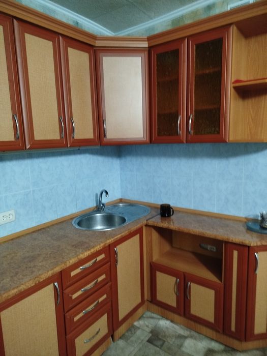 Продам 2 ком квартиру район 17 школы.