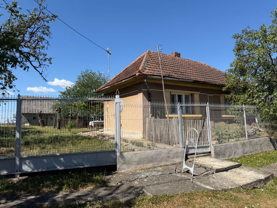 Casă de vânzare cu teren de 5.000 mp – oportunitate excelentă!