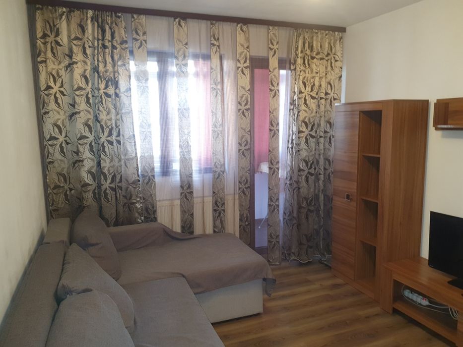 Închiriez apartament  2 camere.