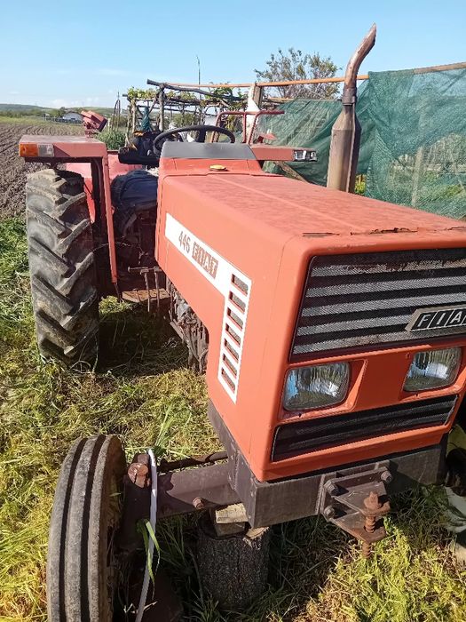 Vând tractor Fiat,450 cp,cu utilaje.