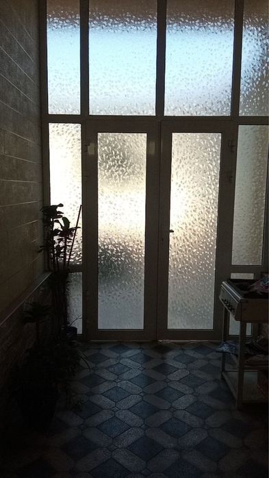 BezMakler sheriklikga qizlarga hovli ijaraga beriladi etro yonida