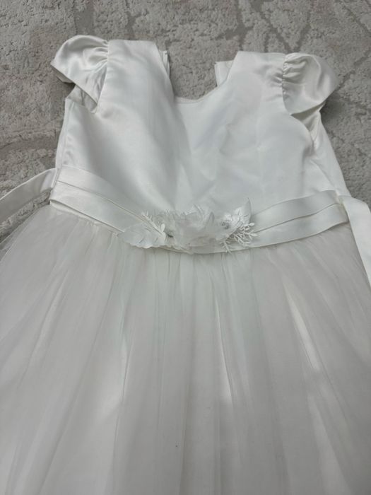 Платье белое нарядное