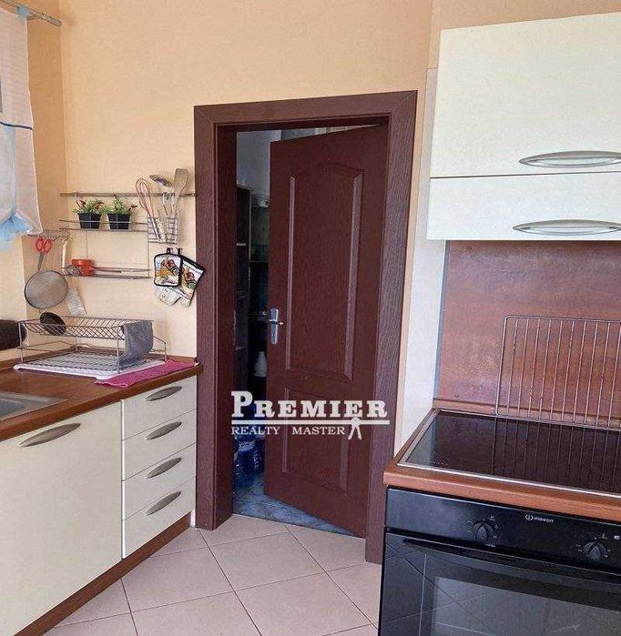 Предлагаме за продажба двуетажна къща в село Горица