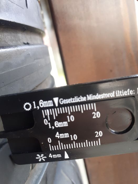 Vind două anvelope vara 245 40 r18