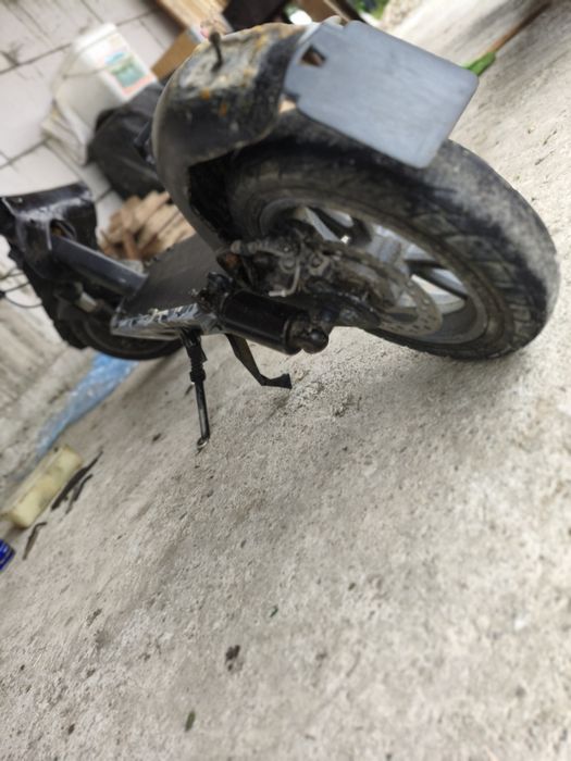 Vînd trotineta electrica jeep