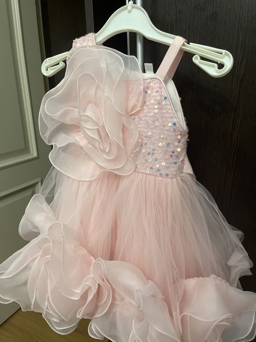 Прекрасное,нарядное  платье для девочек