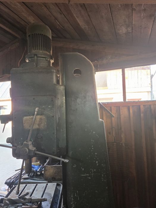 Mașină de gaurit industrială