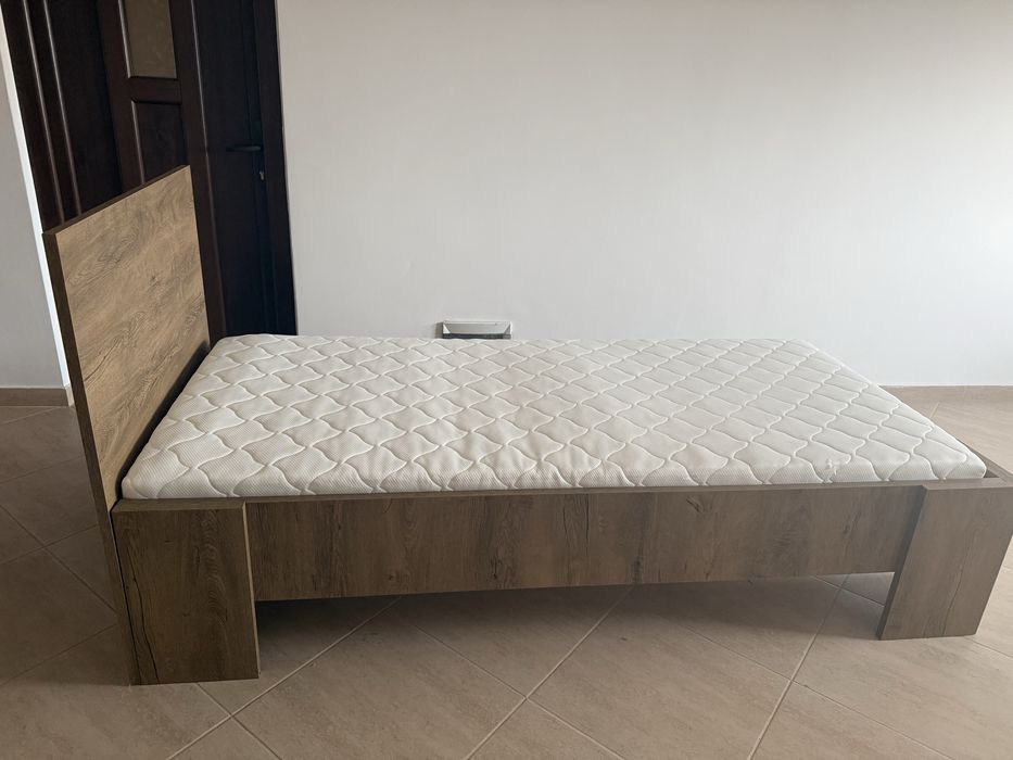 Vând pat 90x200 de o persoană JYSK