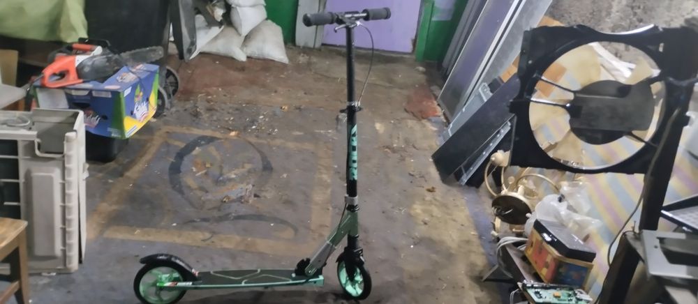 Продам самокат Roces175