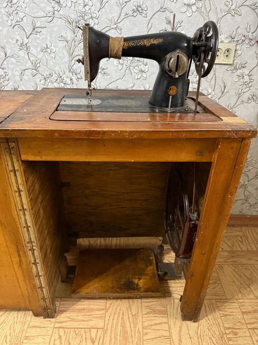 Ретро винтаж швейная машинка машина стол тумба