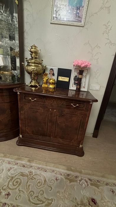 Витрина для гостиной