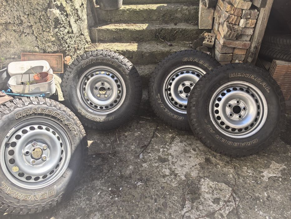 Гуми за Vw amarok