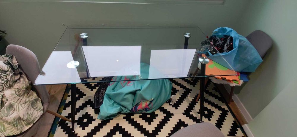 Трапезна маса стъклена