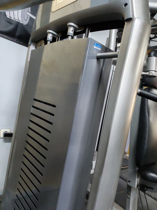 Машина за гърди PRECOR