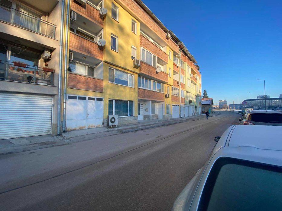 Дава се под наем Тристаен апартамент в Габрово, Център - 100 кв.м за 448.8 € - Снимка #1