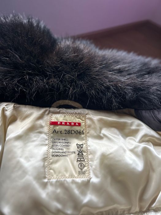 Geaca Prada cu guler din blana naturala