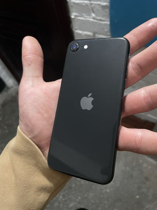 Iphone SE 64 гб 75% акб 2020 г.