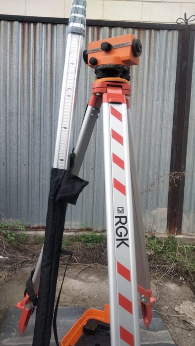 Нивелир оптический в комплекте