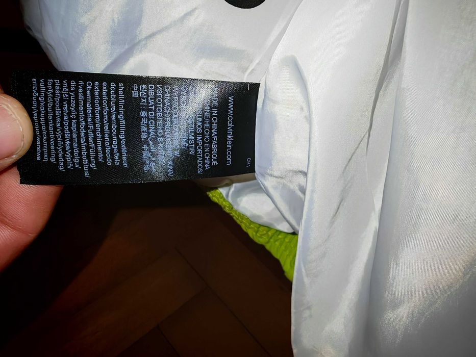 Geaca CALVIN KLEIN marimea M... Se poate imbraca si L