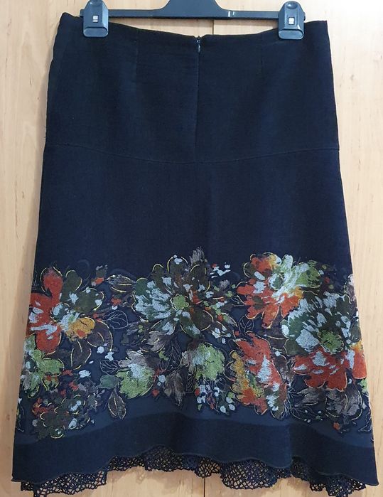 Vând fustă damă mărimea 42