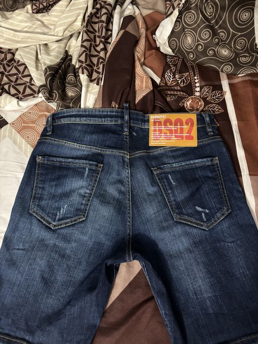 Blugi scurti dsquared2 marimea 44