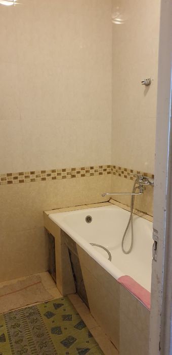 Сдаётся 2-х комнатная квартира на долгий срок.