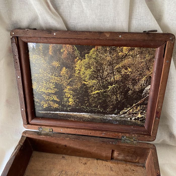 Cutie vintage deosebită, din lemn, în stare foarte bună