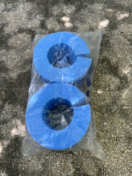 Aripioare, casti si un sort de fete