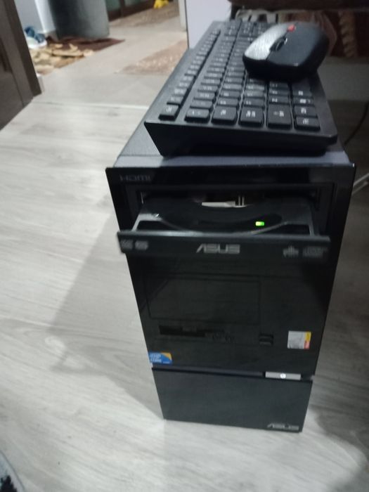 Vând  PC unitate tastatura și mouse