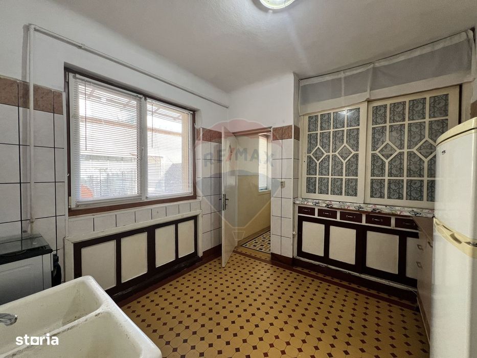 Apartament cu 3 camere de vânzare în zona Bucur Obor