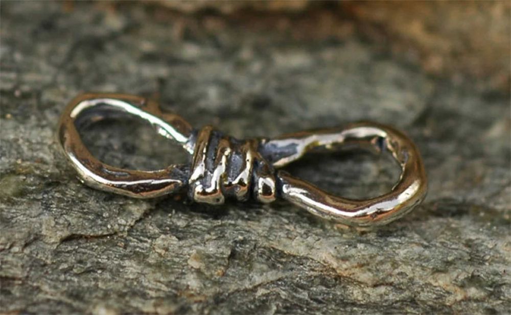 Сребърно бижу 925 – възел за безкрайна любов, ръчна висулка.