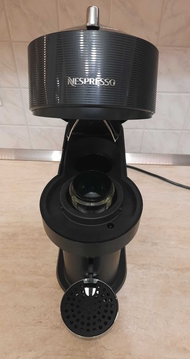 Krups Nespresso Vertuo кафемашина с капсули+подарък часовник