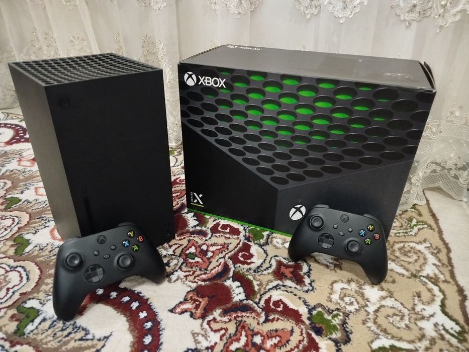 Продам Xbox series X 2 джойстик 2 elite series 2 джойстик и наушники.