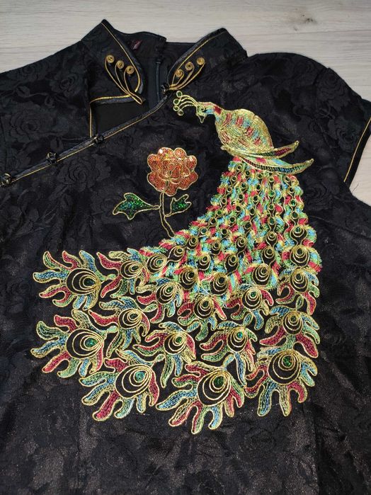 Блузка вышитая павлин