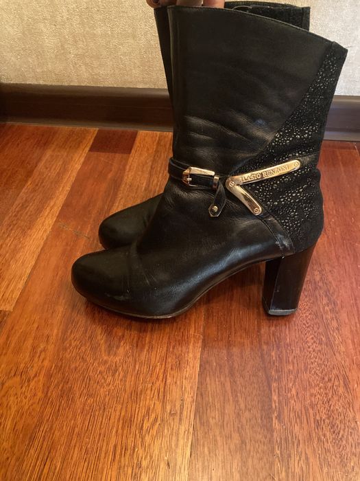 Продам женские ботинки размер 38