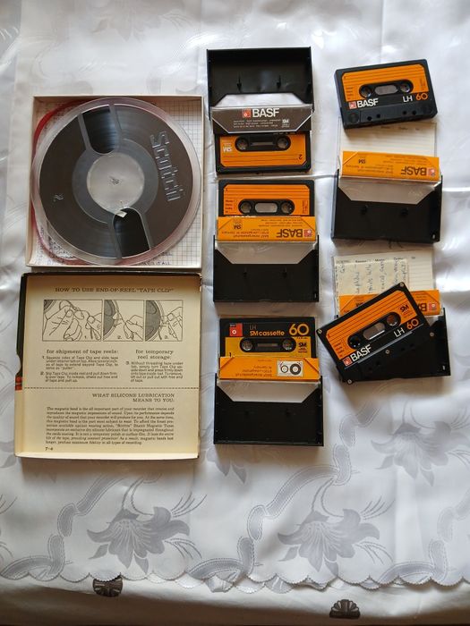 Bandă magnetofon și casete audio vechi