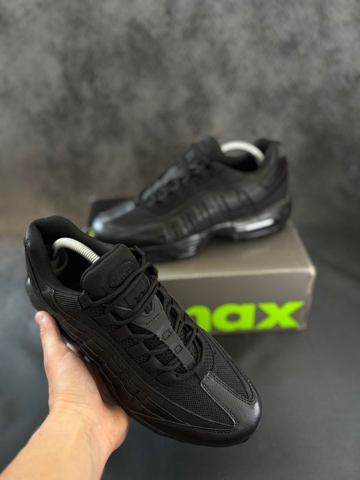 Nike Air Max 95s (BLACK & WHITE)