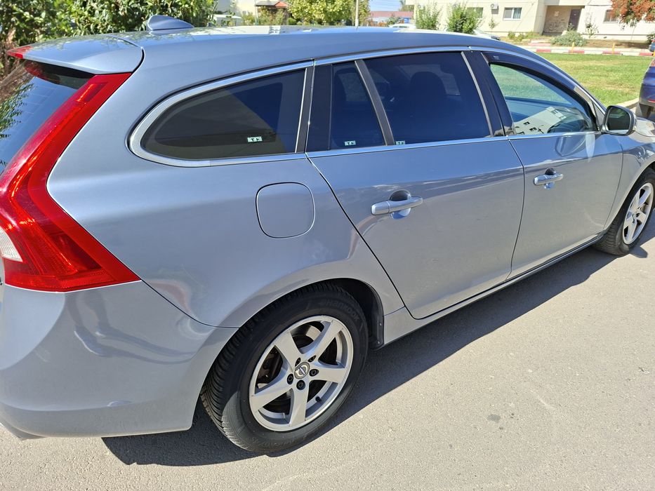 Vând Volvo v60 euro 6 2.0tdi 190cp