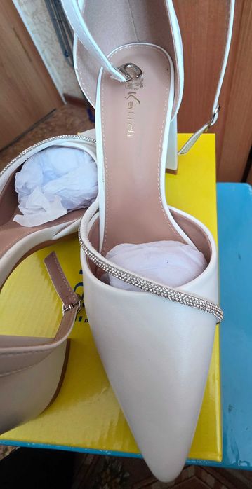 Туфли женские, белые