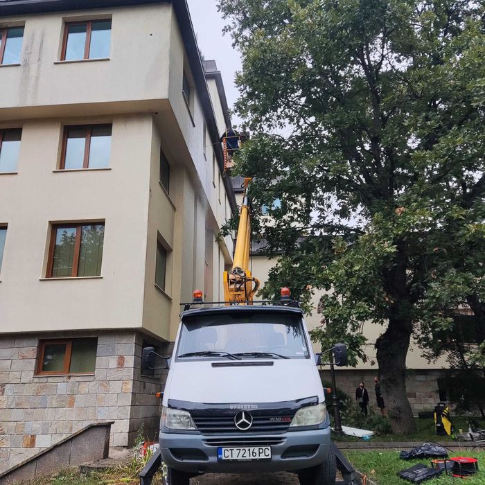 Подрязване на опасни клони , дървета с вишка и автовишка