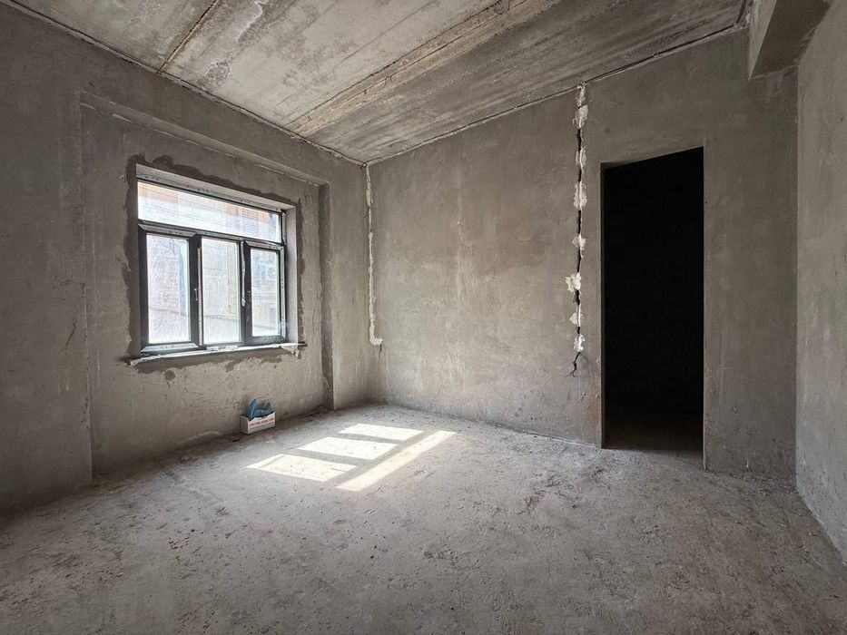 Продается дом состояния коробка.